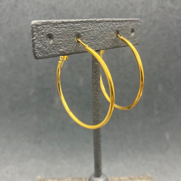 Hoop Pierced Earrings Gold Yellow Latch 1.25 Inch Simple Classic Retro Soft Girl - Picture 2 of 3